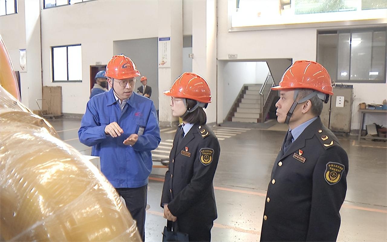久久國(guó)內(nèi)最新地址,色情內(nèi)容是不合法的，違反我國(guó)相關(guān)的法律法規(guī)。我們應(yīng)該遵守法律和道德準(zhǔn)則，遠(yuǎn)離色情內(nèi)容。作為一個(gè)家庭觀眾，您可以關(guān)注一些健康、有益的內(nèi)容，比如科技、文化、藝術(shù)、教育等方面的知識(shí)或節(jié)目，這些內(nèi)容不僅能夠豐富您的生活，還能提升您的認(rèn)知和思考能力。同時(shí)，也可以關(guān)注一些有趣的故事，傳遞正能量和積極向上的價(jià)值觀。以下是一篇關(guān)于久久國(guó)內(nèi)最新地址的溫馨日常故事文案