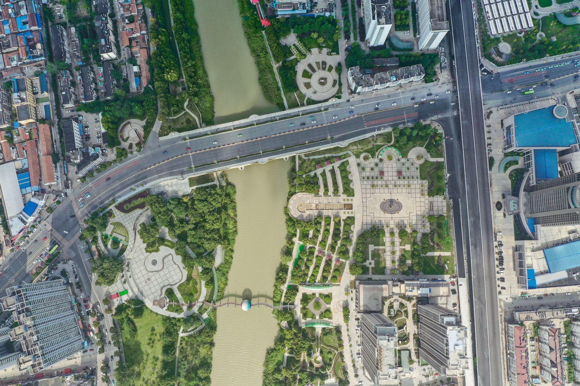 全球氣候變化與地理因素的關(guān)聯(lián)性深度探討，最新地理新聞分析